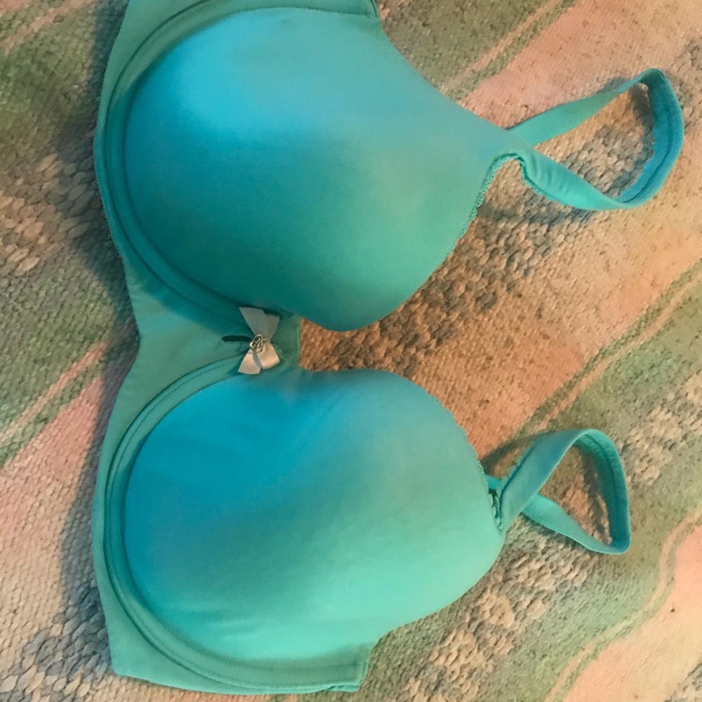 VS turquoise bra.